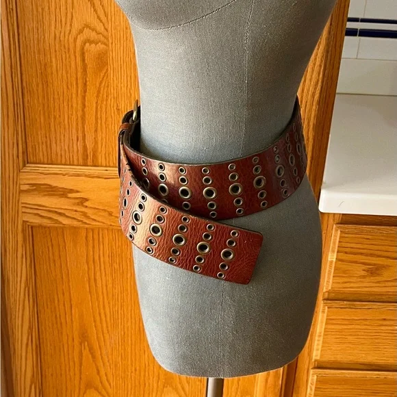 Nordstrom’s brown leather belt - Picture 3 of 12